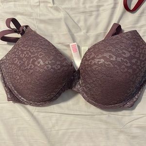 Victoria secret push-up bra. gage included but I just don’t need bras